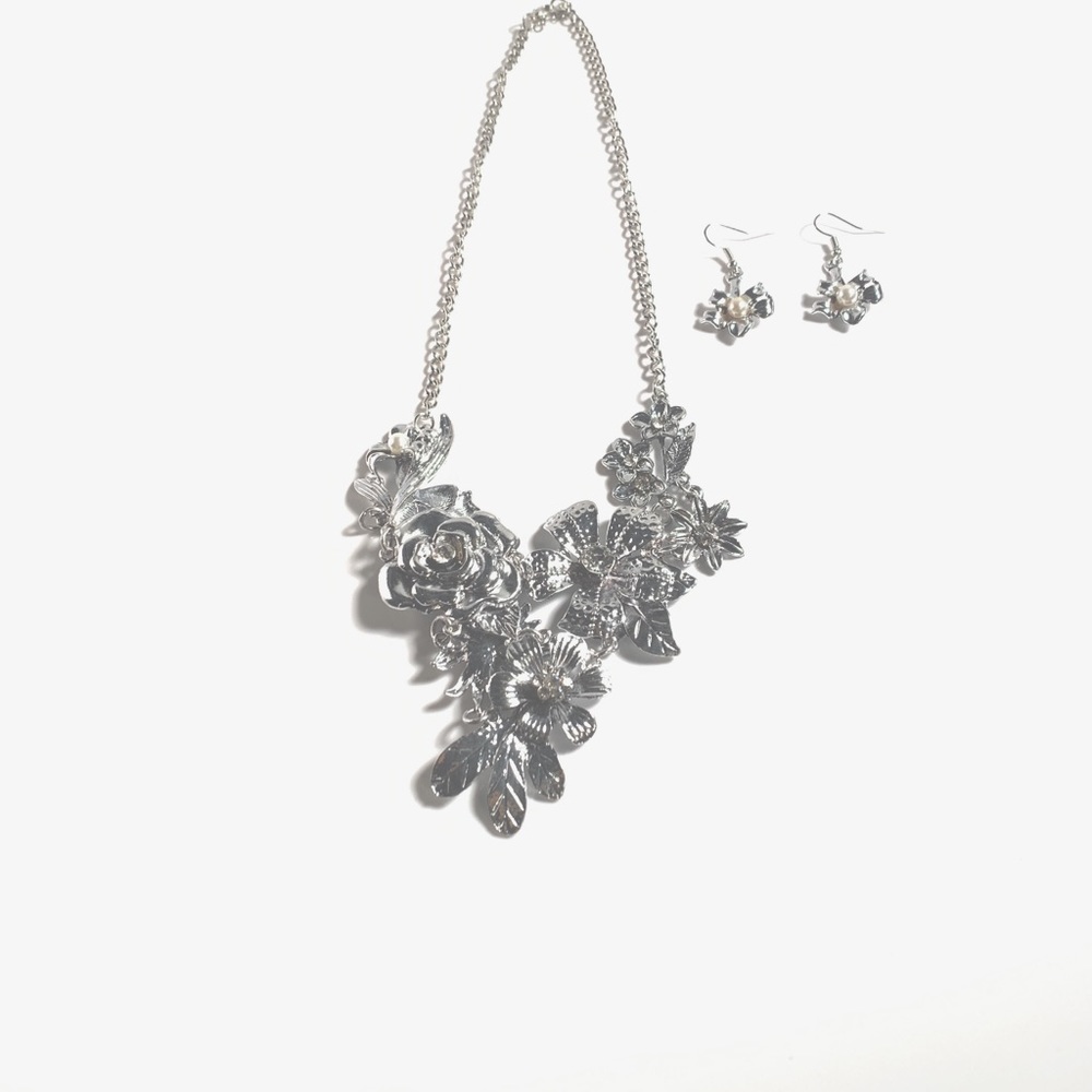 Necklace and earrings set